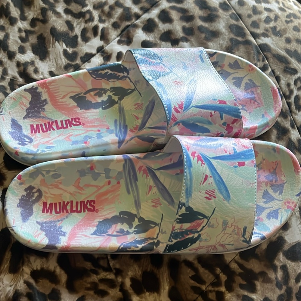 Mukluks Slides New Size XL 11-12